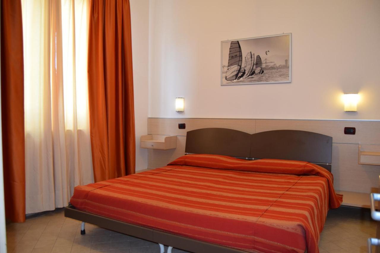 Aparthotel Oasi del Mare Tirrenia Esterno foto