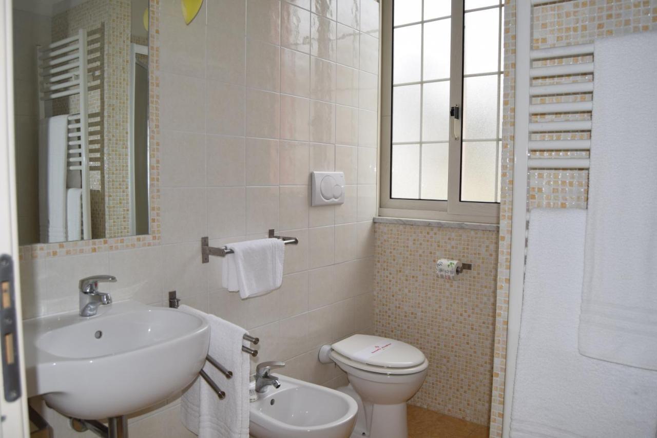 Aparthotel Oasi del Mare Tirrenia Esterno foto