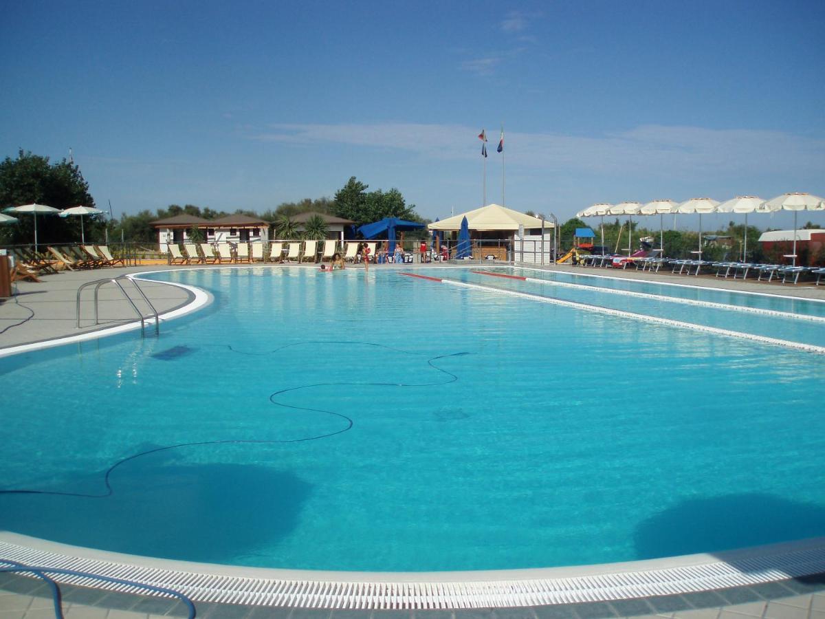 Aparthotel Oasi del Mare Tirrenia Esterno foto