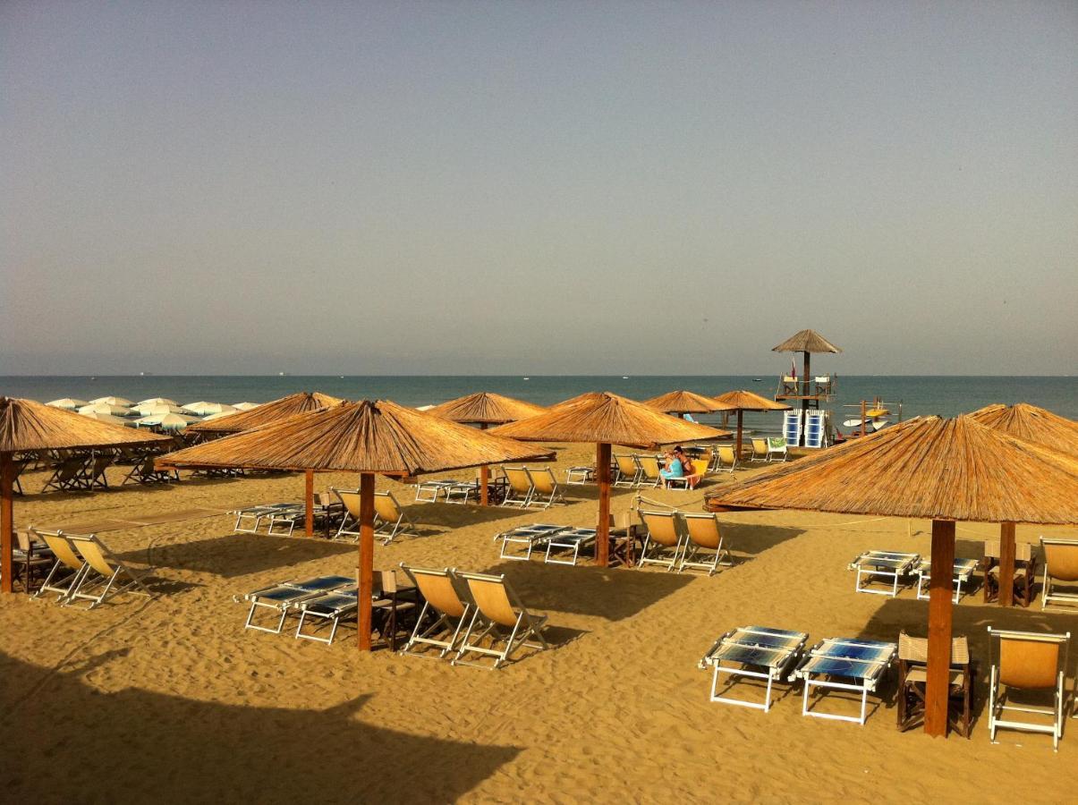 Aparthotel Oasi del Mare Tirrenia Esterno foto