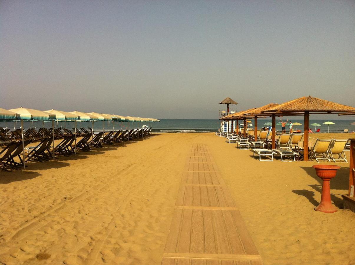 Aparthotel Oasi del Mare Tirrenia Esterno foto