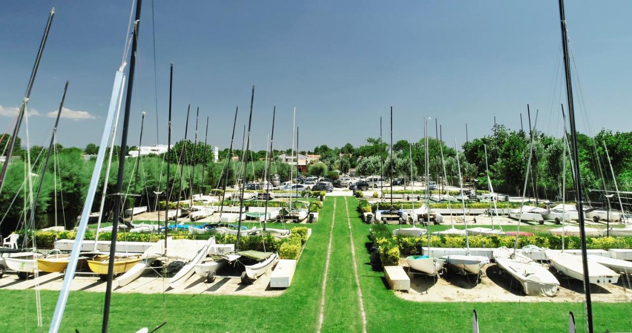 Aparthotel Oasi del Mare Tirrenia Esterno foto