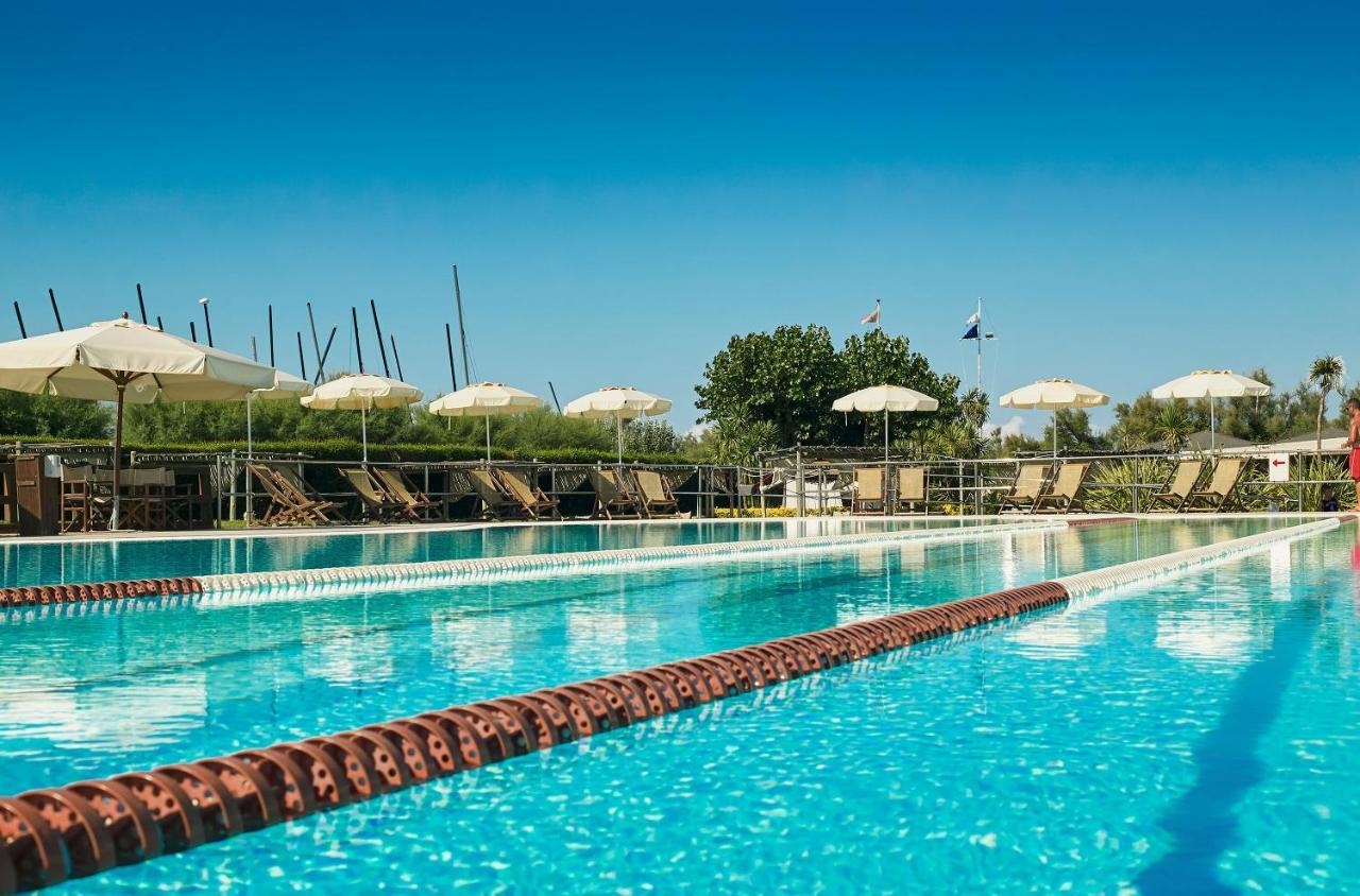 Aparthotel Oasi del Mare Tirrenia Esterno foto