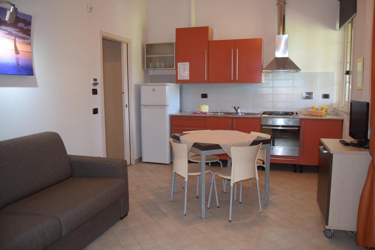 Aparthotel Oasi del Mare Tirrenia Esterno foto