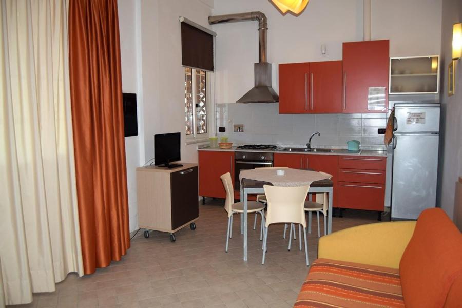 Aparthotel Oasi del Mare Tirrenia Esterno foto