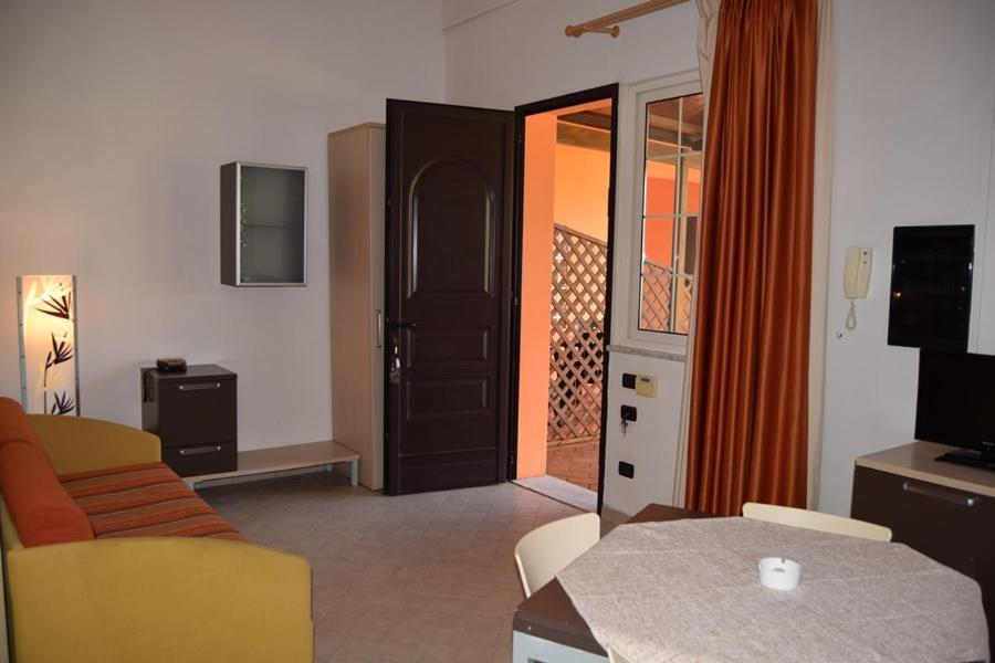 Aparthotel Oasi del Mare Tirrenia Esterno foto
